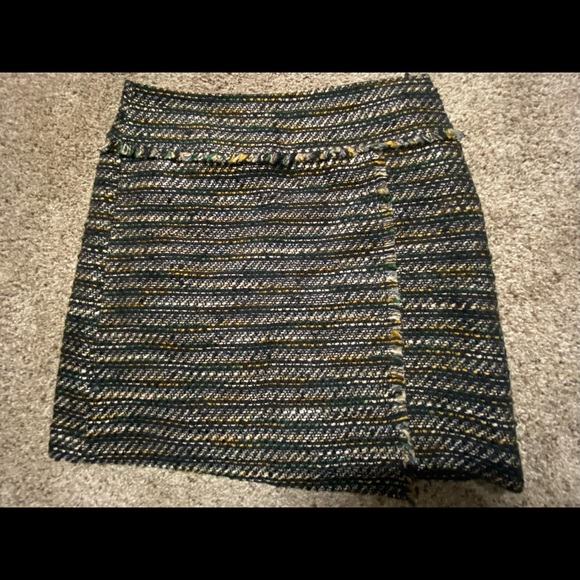 Loft, skirt. Multi-colored. Size 6. Mini in length. - Picture 1 of 3